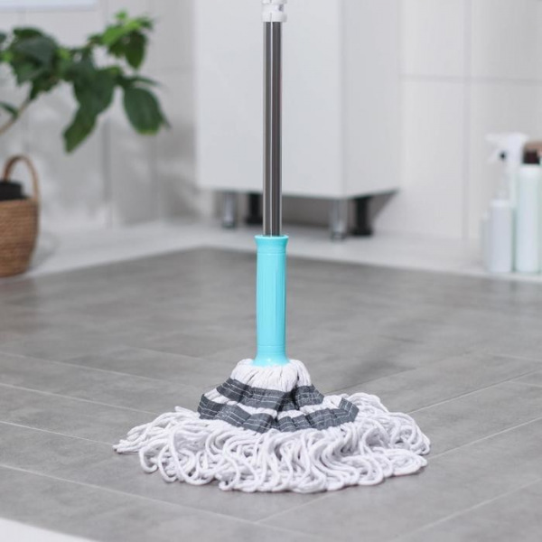 Швабра с отжимом Доляна, стальная ручка 130 см, насадка из х/б, цвет МИКС