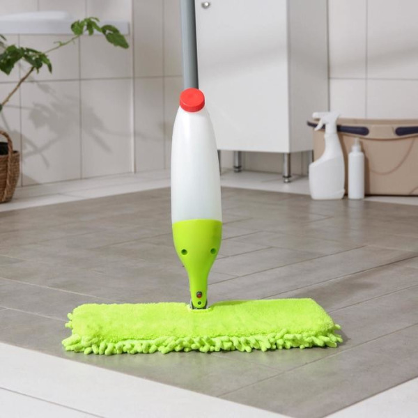 Швабра с распылителем Доляна, металлическая ручка 125 см, двусторонняя насадка из микрофибры 40×14 см