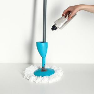 Швабра с распылителем Доляна, металлическая ручка 129 см, насадка из микрофибры 17×17 см Швабра с распылителем Доляна, металлическая ручка 129 см, насадка из микрофибры 17×17 см