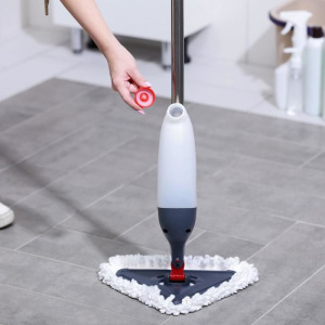 Швабра с распылителем Доляна, стальная ручка 125 см, насадка из микрофибры 28×18,5 см Швабра с распылителем Доляна, стальная ручка 125 см, насадка из микрофибры 28×18,5 см