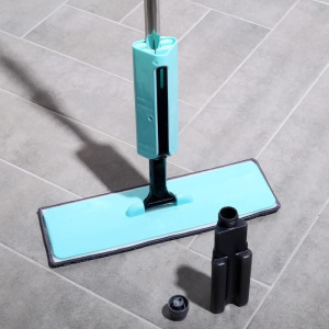 Швабра с распылителем и щёткой, стальной черенок 120 см, микрофибра 41×14 см, цвет голубой Швабра с распылителем и щёткой, стальной черенок 120 см, микрофибра 41×14 см, цвет голубой