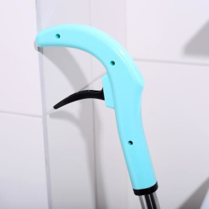 Швабра с распылителем и щёткой, стальной черенок 120 см, микрофибра 41×14 см, цвет голубой Швабра с распылителем и щёткой, стальной черенок 120 см, микрофибра 41×14 см, цвет голубой