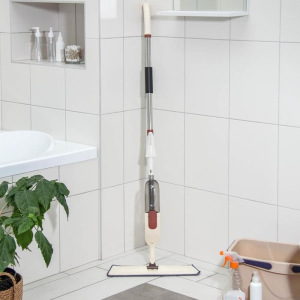 Швабра с распылителем, стальная ручка 125 см, насадка из микрофибры 40×12 см Швабра с распылителем, стальная ручка 125 см, насадка из микрофибры 40×12 см