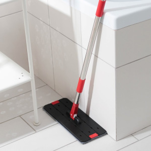 УЦЕНКА Набор для уборки, швабра плоская, доп. насадка, дозатор УЦЕНКА Набор для уборки, швабра плоская, доп. насадка, дозатор