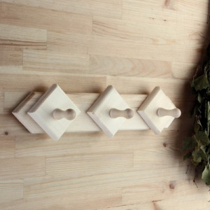 Вешалка 3 крючка, липа "Добропаровъ" Вешалка 3 крючка, липа "Добропаровъ"