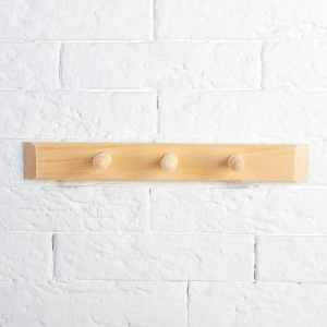 Вешалка горизонтальная 3 крючка, липа "Добропаровъ" Вешалка горизонтальная 3 крючка, липа "Добропаровъ"