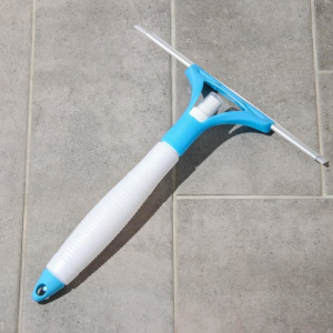 Водосгон с пульверизатором, 30×30 см, цвет МИКС Водосгон с пульверизатором, 30×30 см, цвет МИКС