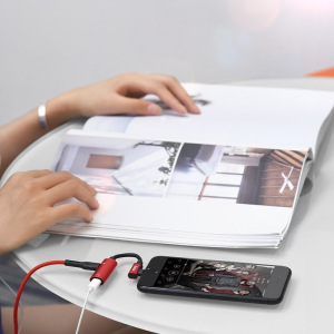 Адаптер аудио-переходник Hoco LS18 для Apple, серый Адаптер аудио-переходник Hoco LS18 для Apple, серый