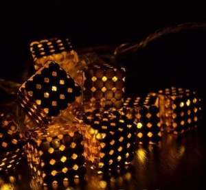 Фигурная светодиодная гирлянда Металлические золотые кубики Тёплый белый Фигурная светодиодная гирлянда Металлические золотые кубики Тёплый белый