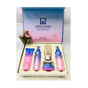 Набор Bioaqua Cherry Blossoms Moist Facial Gift Box Набор Bioaqua Cherry Blossoms Moist Facial Gift Box
