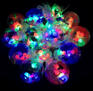 Светодиодная гирлянда бахрома Большие шарики Led разноцветная 3×1 метра Светодиодная гирлянда бахрома Большие шарики Led разноцветная 3×1 метра
