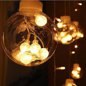 Светодиодная гирлянда бахрома Большие шарики Led тёплый белый 3×1 метра Светодиодная гирлянда бахрома Большие шарики Led тёплый белый 3×1 метра