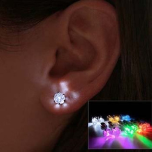 Светящиеся LED серьги гвоздики с фианитами Светящиеся LED серьги гвоздики с фианитами