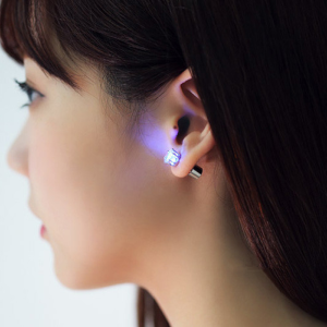 Светящиеся LED серьги гвоздики с фианитами Светящиеся LED серьги гвоздики с фианитами