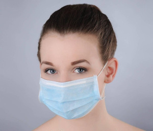 Трёхслойная защитная маска одноразовая в индивидуальной упаковке Трёхслойная защитная маска одноразовая в индивидуальной упаковке