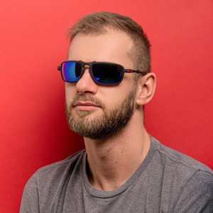 Очки спортивные, классические, линзы фиолетовые, дужки чёрно-красные, тонкие, 14х5.5 см Очки спортивные, классические, линзы фиолетовые, дужки чёрно-красные, тонкие, 14х5.5 см