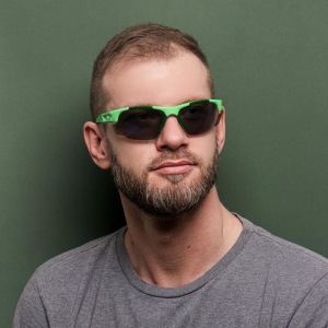 Очки спортивные "Мастер К.", uv 400, 13х14.5х4.2 см, линза 4х6 см, зелёные Очки спортивные "Мастер К.", uv 400, 13х14.5х4.2 см, линза 4х6 см, зелёные