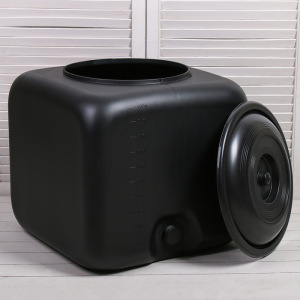 Бак для душа, 100 л, с крышкой, с резьбой под кран, чёрный Бак для душа, 100 л, с крышкой, с резьбой под кран, чёрный