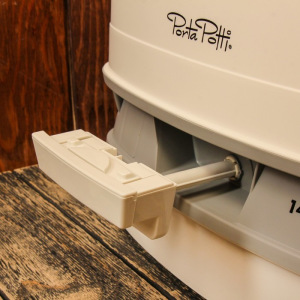 Биотуалет жидкостный Porta Potti Qube 145, нижний бак 12 л, верхний бак 15 л Биотуалет жидкостный Porta Potti Qube 145, нижний бак 12 л, верхний бак 15 л