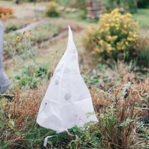 Чехол для растений, конус на завязках, 100 × 89 см, спанбонд с УФ-стабилизатором, плотность 60 г/м², набор 2 шт., белый Чехол для растений, конус на завязках, 100 × 89 см, спанбонд с УФ-стабилизатором, плотность 60 г/м², набор 2 шт., белый