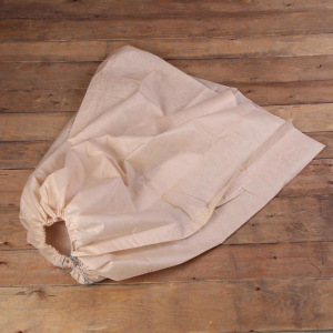 Чехол для растений, прямоугольник на шнурках, 140 × 100 см, спанбонд с УФ-стабилизатором, плотность 60 г/м² Чехол для растений, прямоугольник на шнурках, 140 × 100 см, спанбонд с УФ-стабилизатором, плотность 60 г/м²