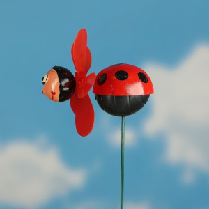 Декоративный штекер "Божья коровка" с пропеллером Декоративный штекер "Божья коровка" с пропеллером