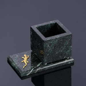 Горшок для цветов "Суккулент", на подставке с магнитами, змеевик, 7,5х12,5х7,5 см Горшок для цветов "Суккулент", на подставке с магнитами, змеевик, 7,5х12,5х7,5 см