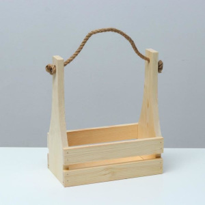 Кашпо деревянное 25×13,5×29(9) см, ручка канат, с прорезью Кашпо деревянное 25×13,5×29(9) см, ручка канат, с прорезью