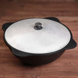 Казан чугунный, 10 л, плоское дно, алюминиевая крышка Казан чугунный, 10 л, плоское дно, алюминиевая крышка