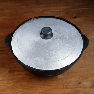 Казан чугунный, 3,5 л, плоское дно, алюминиевая крышка Казан чугунный, 3,5 л, плоское дно, алюминиевая крышка