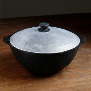 Казан чугунный, 3,5 л, плоское дно, алюминиевая крышка Казан чугунный, 3,5 л, плоское дно, алюминиевая крышка