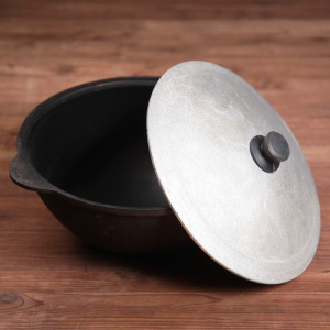 Казан чугунный, 4,5 л, плоское дно, алюминиевая крышка Казан чугунный, 4,5 л, плоское дно, алюминиевая крышка