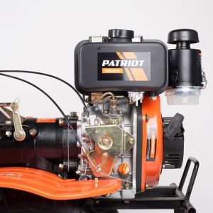 Мотоблок PATRIOT BOSTON-6D, дизель, 6 л.с, 4.4 кВт, 2/1 скор., 30х105 см, Колеса 4,00-10 Мотоблок PATRIOT BOSTON-6D, дизель, 6 л.с, 4.4 кВт, 2/1 скор., 30х105 см, Колеса 4,00-10