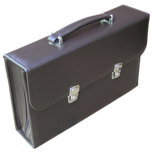 Набор «Автомобильный» в сумке-кейсе из натуральной кожи (4 персоны) Набор «Автомобильный» в сумке-кейсе из натуральной кожи (4 персоны)