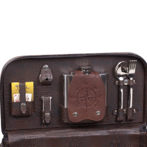 Набор дорожный в сумке-кейсе из искусственной кожи (4 персоны) Набор дорожный в сумке-кейсе из искусственной кожи (4 персоны)