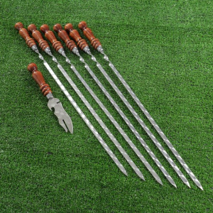 Набор подарочный 6 шампуров, нож-вилка на деревянном щите Набор подарочный 6 шампуров, нож-вилка на деревянном щите