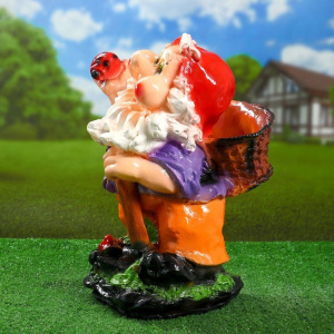 Садовая фигура "Гном божья коровка" 39х28см Садовая фигура "Гном божья коровка" 39х28см