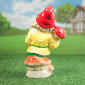 Садовая фигура "Гном на грибе", разноцветный, 40 см, микс Садовая фигура "Гном на грибе", разноцветный, 40 см, микс