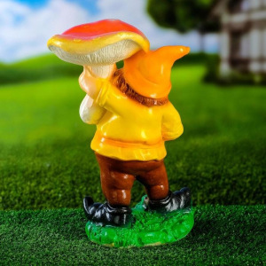 Садовая фигура "Гном под грибом" 13х18х30см микс Садовая фигура "Гном под грибом" 13х18х30см микс