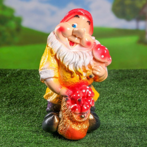 Садовая фигура "Гном с мешком грибов", коричневый цвет, 38 см, микс Садовая фигура "Гном с мешком грибов", коричневый цвет, 38 см, микс