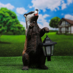 Садовый фонарь "Барсук с фонарем" 16х18х42см Садовый фонарь "Барсук с фонарем" 16х18х42см