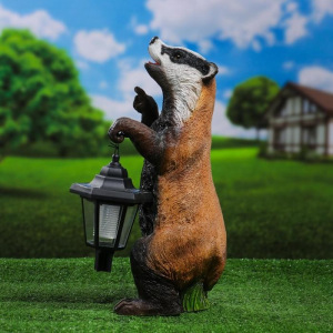 Садовый фонарь "Барсук с фонарем" 16х18х42см Садовый фонарь "Барсук с фонарем" 16х18х42см