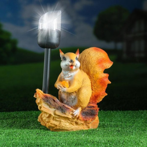 Садовый фонарь "Белка с орешком под фонарем" 24х24см Садовый фонарь "Белка с орешком под фонарем" 24х24см
