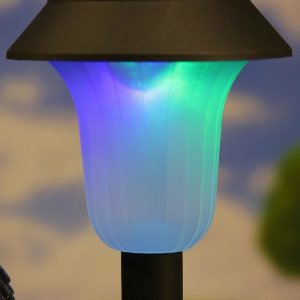 Садовый фонарь "Белка с орешком под фонарем" 24х24см Садовый фонарь "Белка с орешком под фонарем" 24х24см