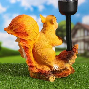 Садовый фонарь "Белка с орешком под фонарем" 24х24см Садовый фонарь "Белка с орешком под фонарем" 24х24см