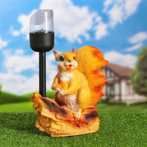 Садовый фонарь "Белка с орешком под фонарем" 24х24см Садовый фонарь "Белка с орешком под фонарем" 24х24см