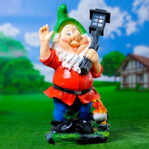 Садовый фонарь "Гном с фонарем и петухом" 31х23х56см Садовый фонарь "Гном с фонарем и петухом" 31х23х56см