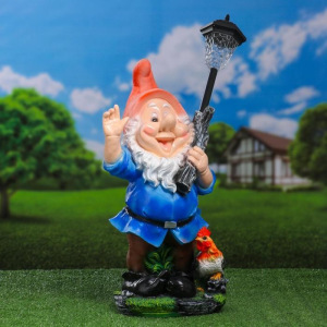 Садовый фонарь "Гном с фонарем и петухом" 31х23х56см Садовый фонарь "Гном с фонарем и петухом" 31х23х56см