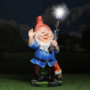 Садовый фонарь "Гном с фонарем и петухом" 31х23х56см Садовый фонарь "Гном с фонарем и петухом" 31х23х56см