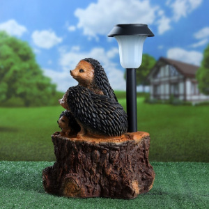 Садовый фонарь "Три ежа на пне с фонарем" 34х26см Садовый фонарь "Три ежа на пне с фонарем" 34х26см
